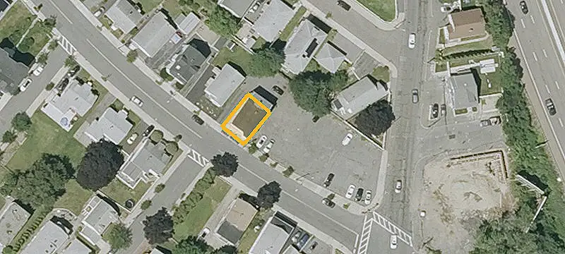 15 Woodlawn Ave