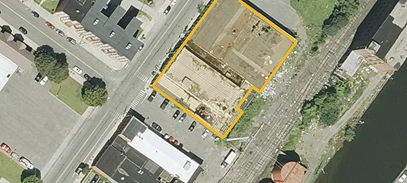 16 Commercial St