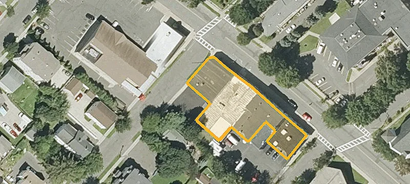 738 Main St