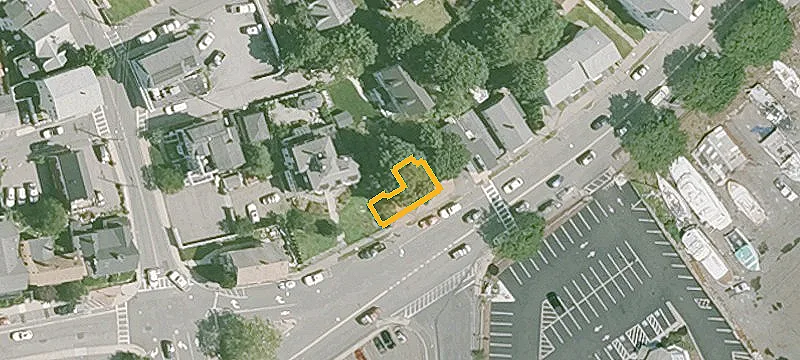 320 Main St