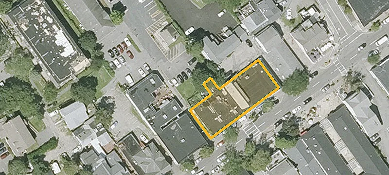 586 Main St