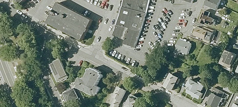 32 Riverside St
