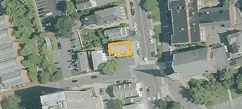 18 Hawthorne Blvd