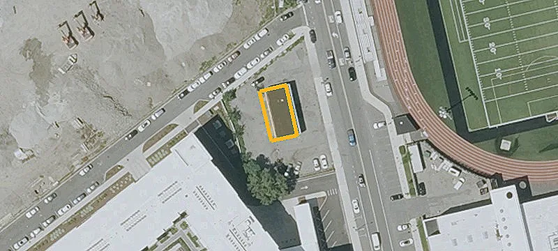 320 Everett Ave