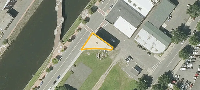 130 Race St