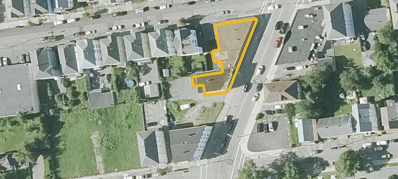421-423 Belleville Ave