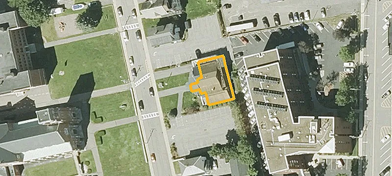 110 Nichols St
