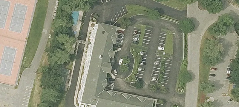 4 Riverside Dr