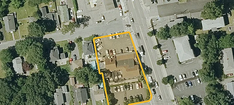 1070 Main St
