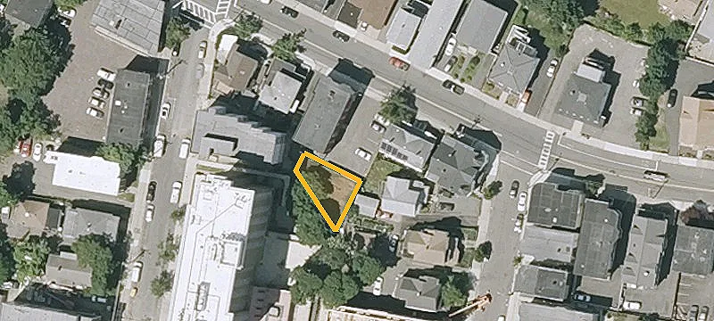 589 Bch St