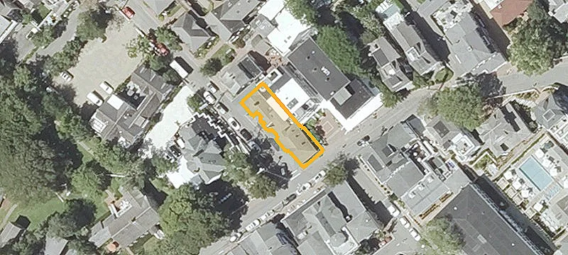 32 Water St