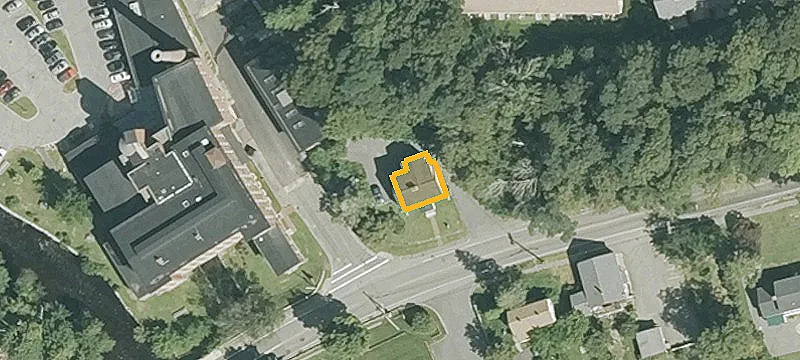 1694 Main St