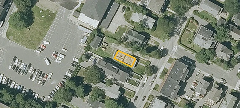 38 Laurel St