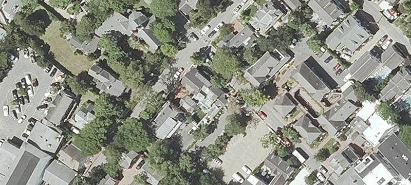 33rd N Summer St