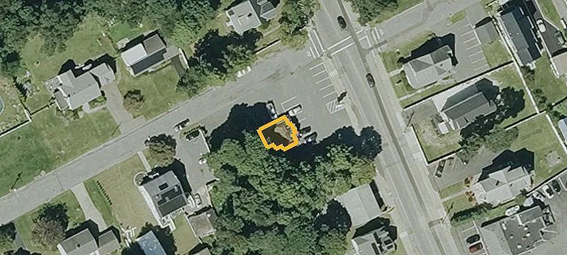 1136 Main St