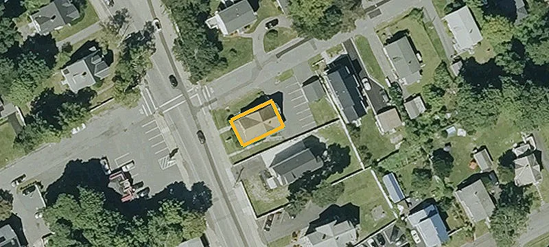 1135 Main St