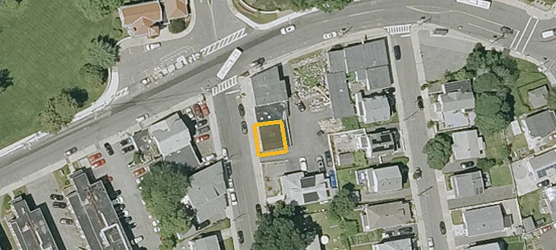 10 Woodlawn Ave