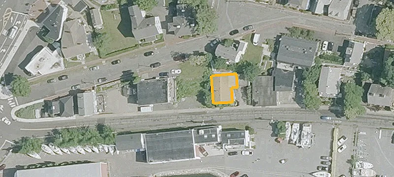32 Water St
