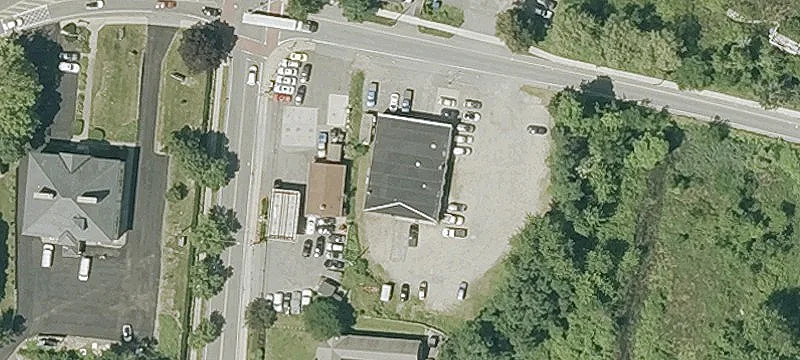 17 Library St