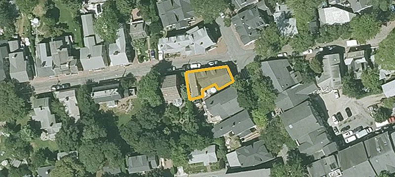 10 India St