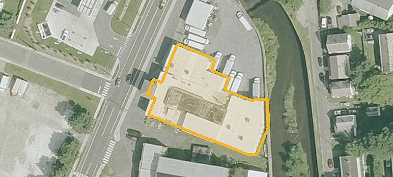 82 Commercial St