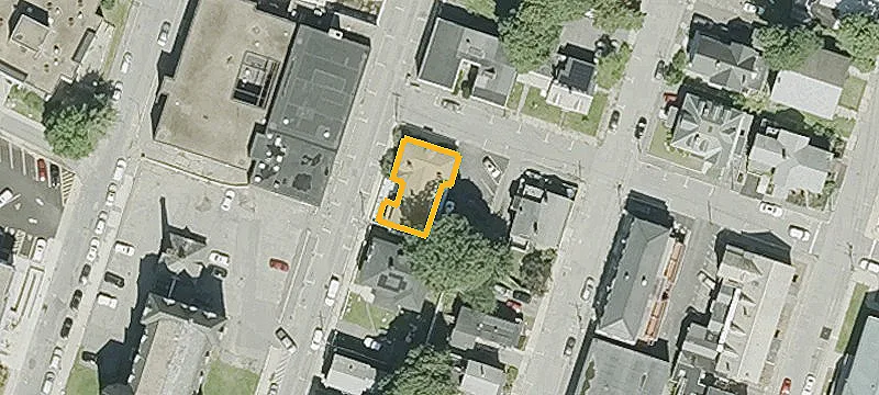 32 Adams St