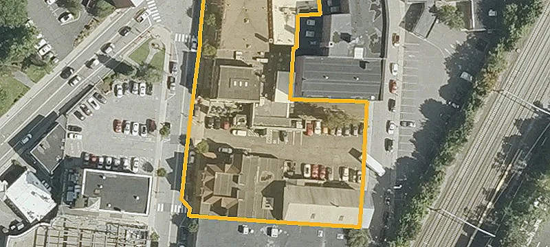 24 Main St