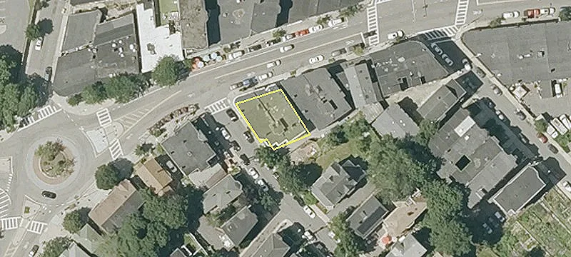372-374A Ctr St