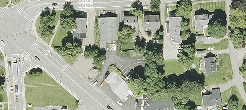 1037 Main St