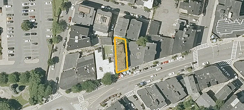 379-381A Ctr St