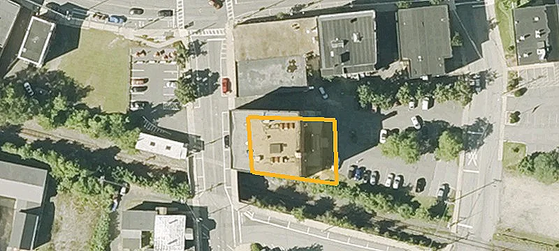913 Main St