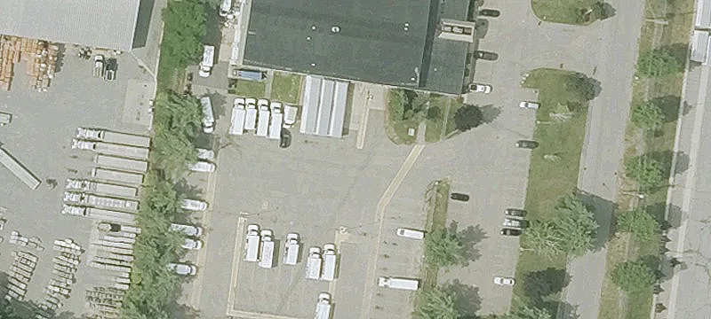 32 Commercial Dr