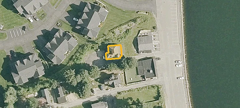 96 Lakefront Ave