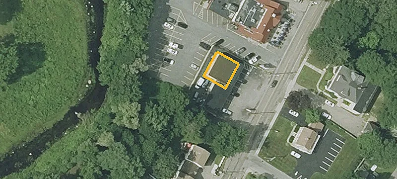 1075 Main St
