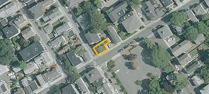 122 Derby St