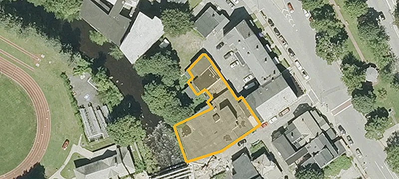 900 Main St