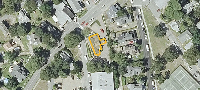 4 Uncas Ave
