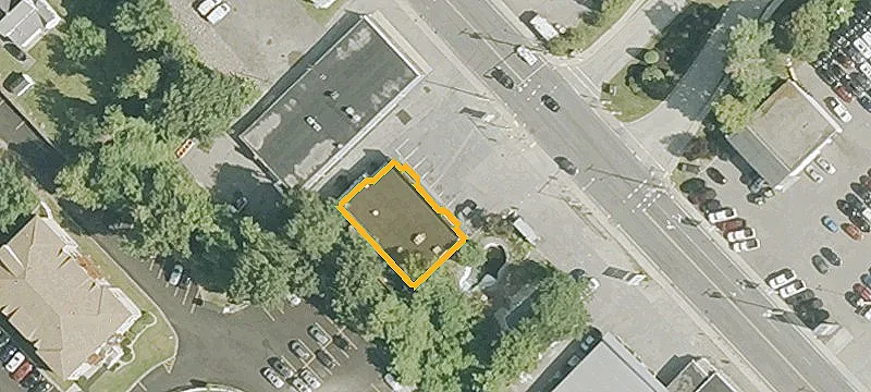 752 Main St
