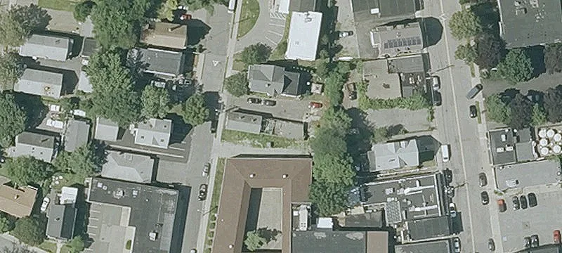 60 Elton Ave