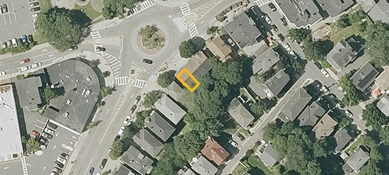 388-388A Ctr St