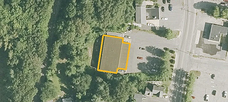 1136 Main St