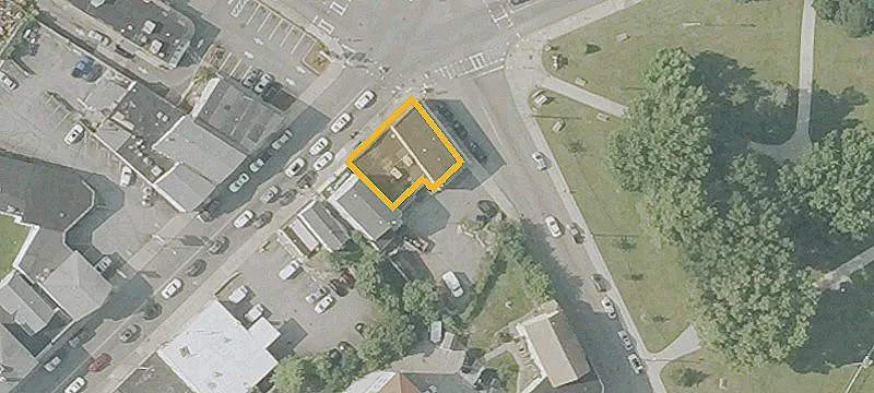1412 Main St