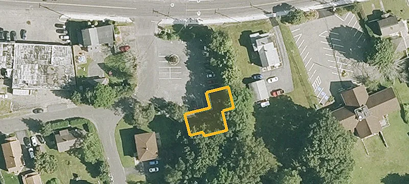 3 Greenlawn Ave