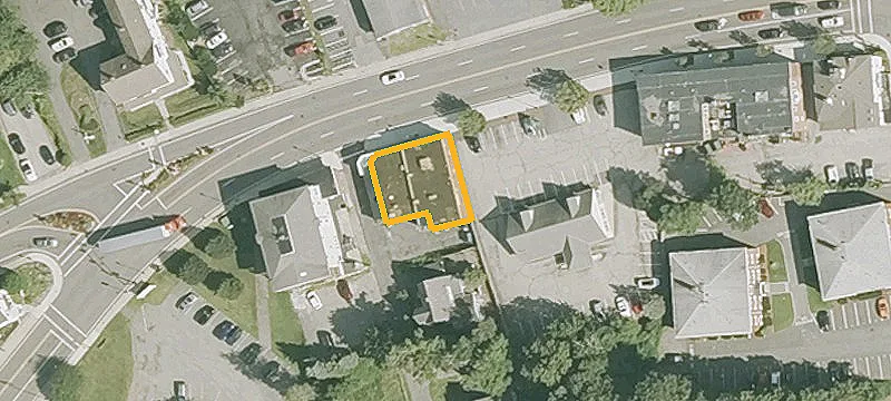 560 Main St