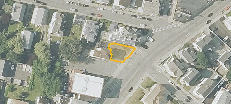 627 Main St