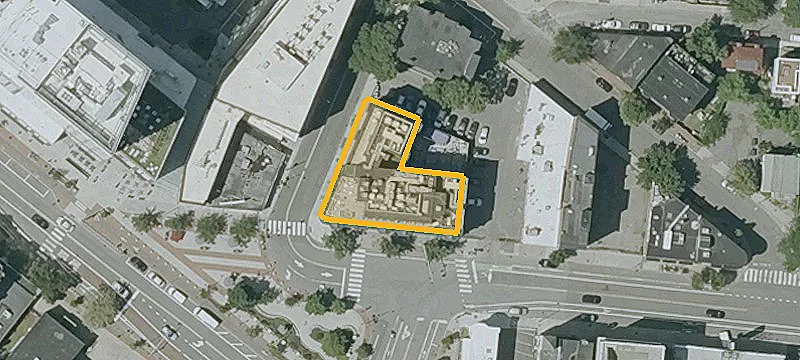 907 Main St