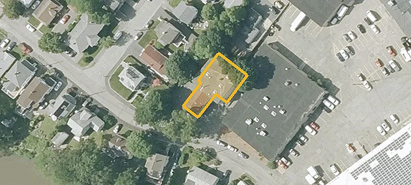 160 Riverview Ave