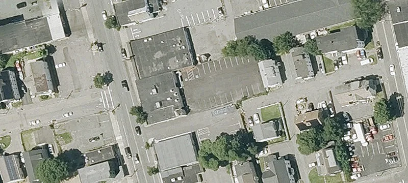 1042 Main St