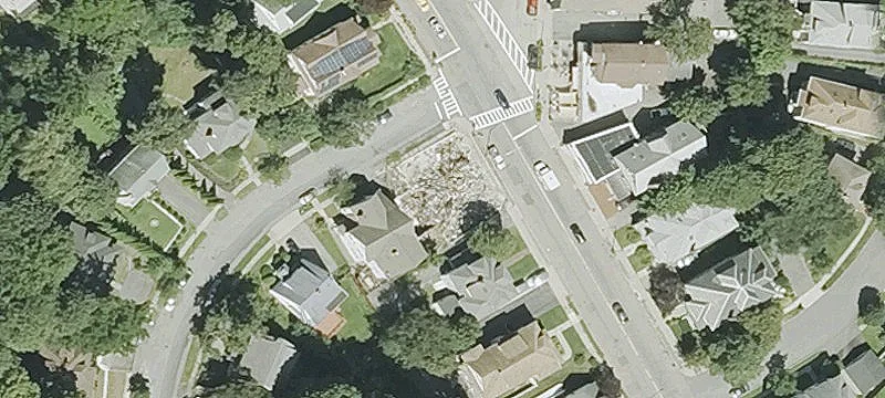 806 Pleasant St