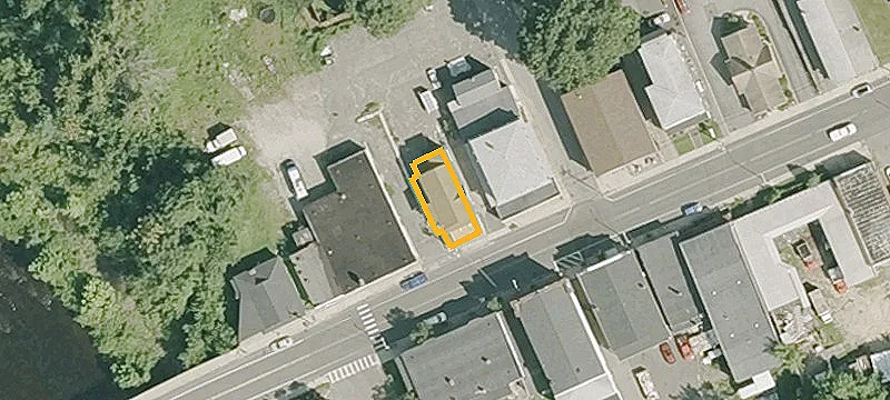 2032 Main St